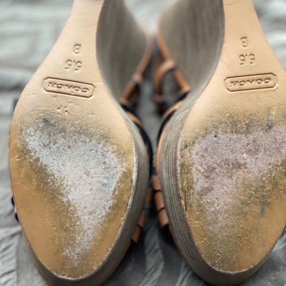 Tan coach wedges size 5.5 - Picture 5 of 5